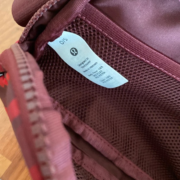 ❤️ Lululemon Lunar New Year Exclusive Everywhere Belt Bag Rabbit Red Gold NWT - Picture 3 of 10